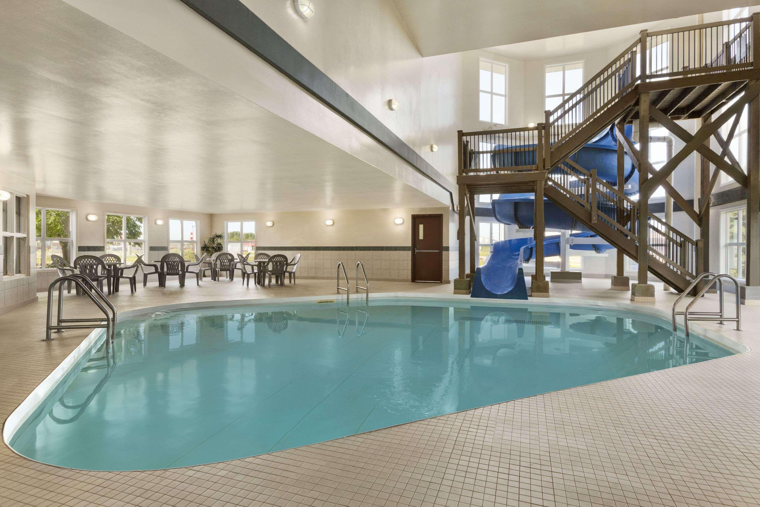 Days Inn By Wyndham Steinbach Dış mekan fotoğraf
