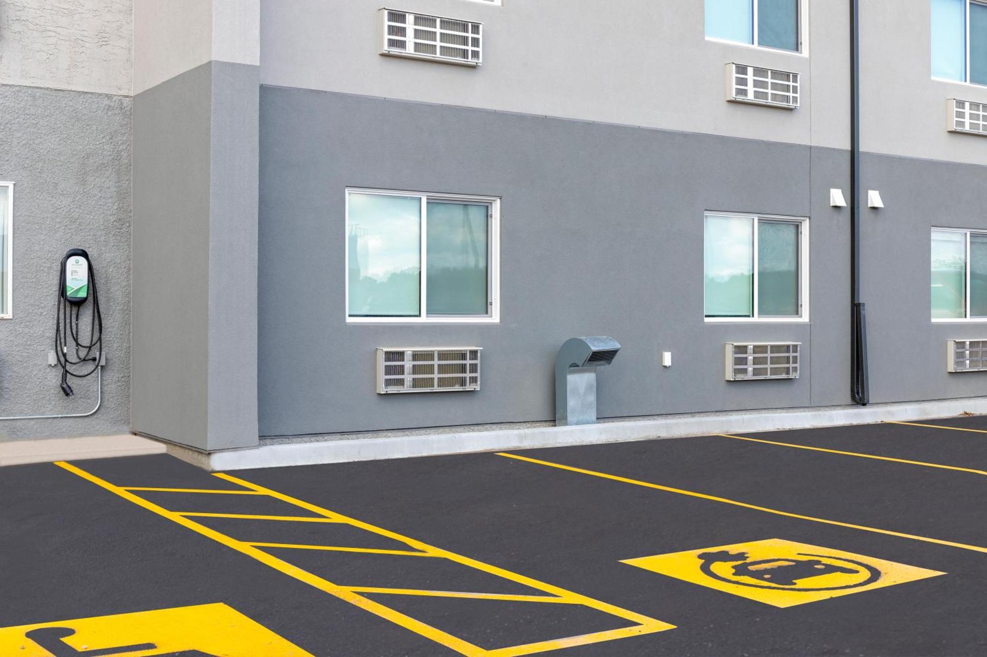 Days Inn By Wyndham Steinbach Dış mekan fotoğraf