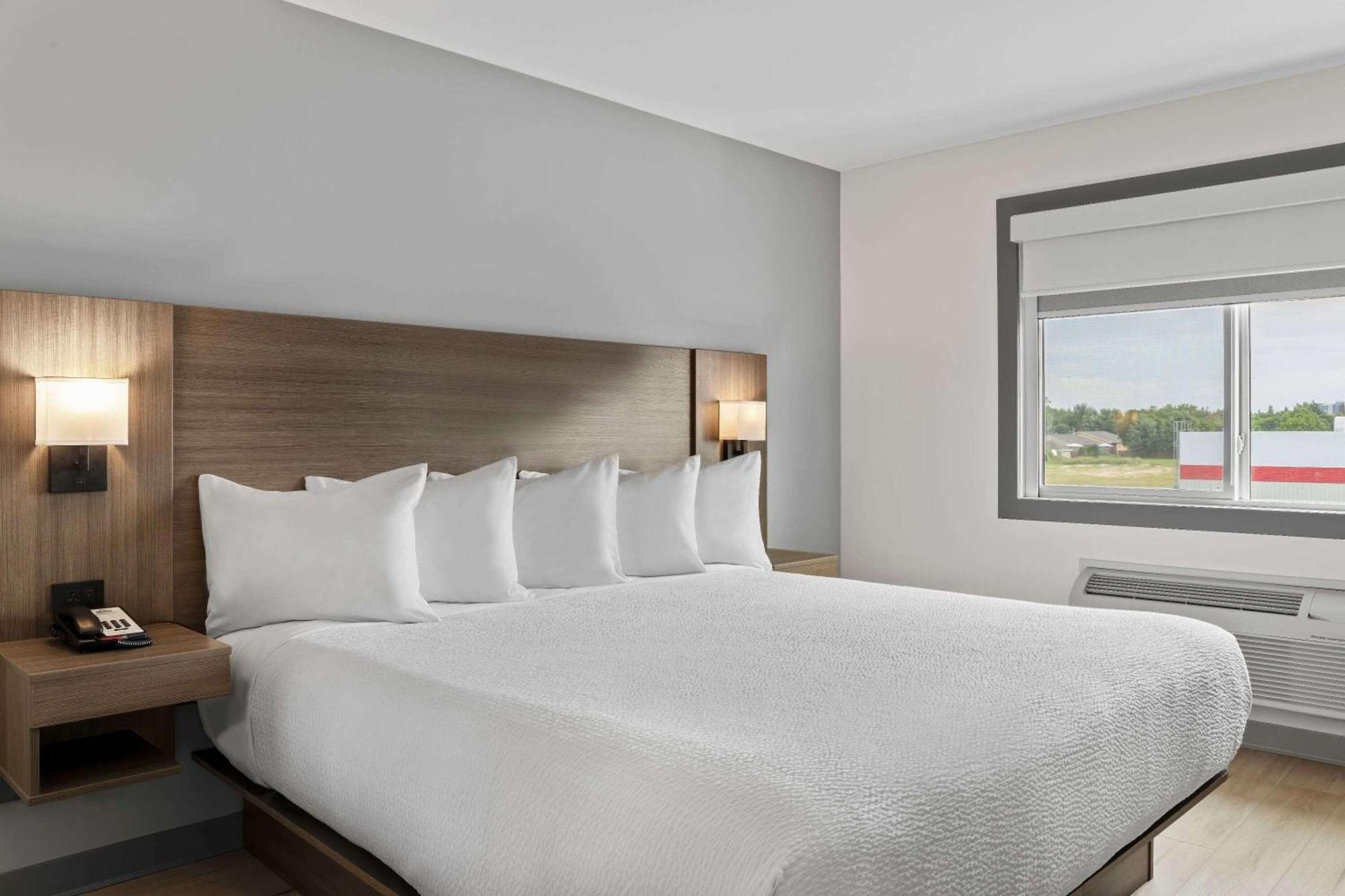 Days Inn By Wyndham Steinbach Dış mekan fotoğraf