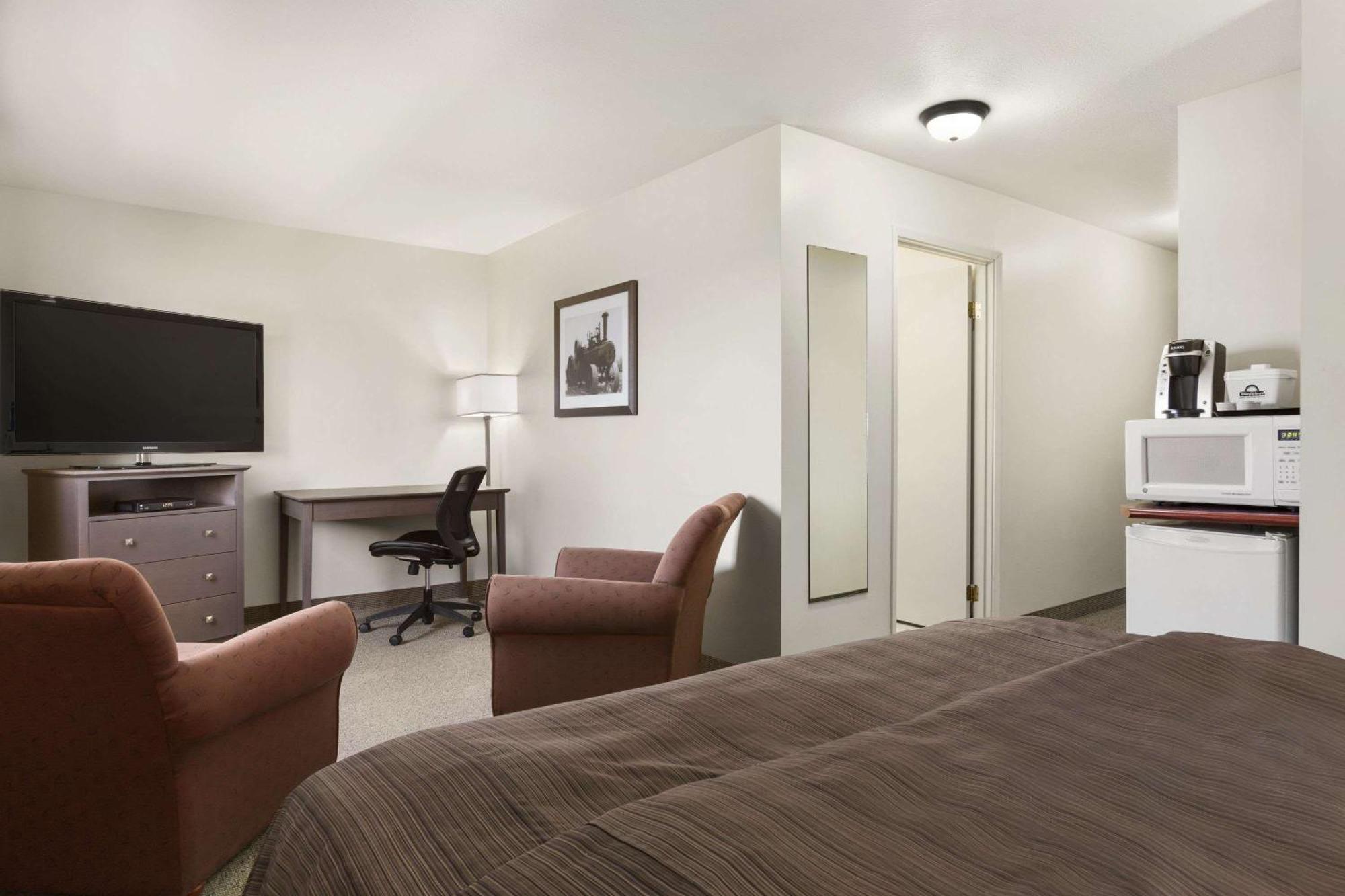 Days Inn By Wyndham Steinbach Dış mekan fotoğraf